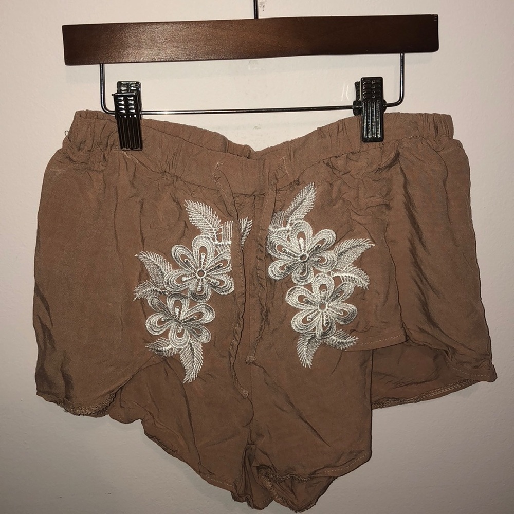 Tan shorts ( 1/2 piece set )